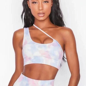 Bo + Tee Evolve Seamless
Asymmetric Crop Top Tie Dye XS